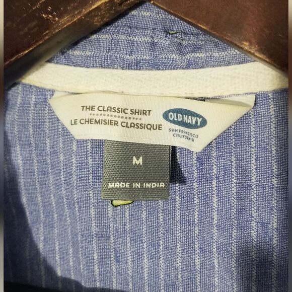Old navy (m) blue collared pineapple/avocado top - Picture 2 of 3